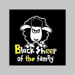 čierna ovca rodiny  čierne teplákové kraťasy s tlačeným logom